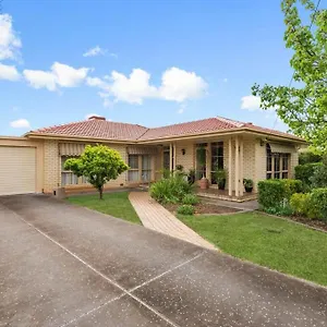 https://spacious-modern-stylish-vacation-home.adelaidehotels-au.com
